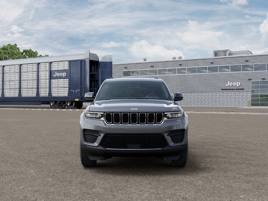 2027 Jeep Grand Cherokee Laredo