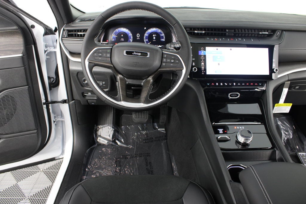 2027 Jeep Grand Cherokee Laredo Altitude