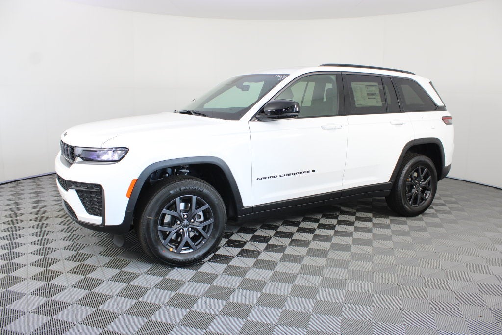 2027 Jeep Grand Cherokee Laredo Altitude