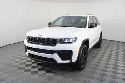 2026 Jeep Grand Cherokee Laredo Altitude