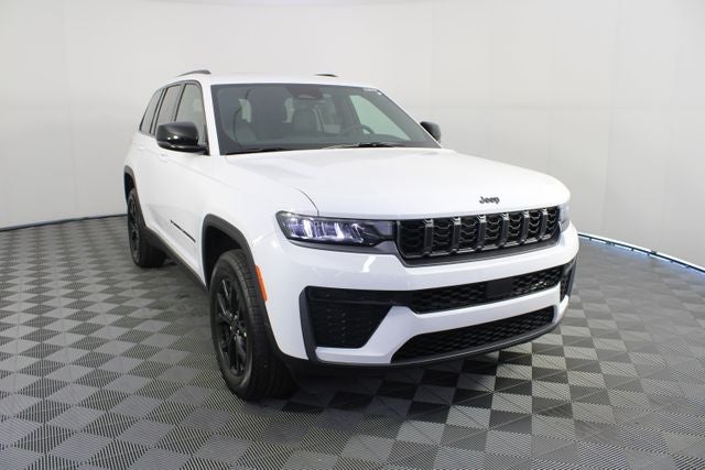 2026 Jeep Grand Cherokee Laredo Altitude