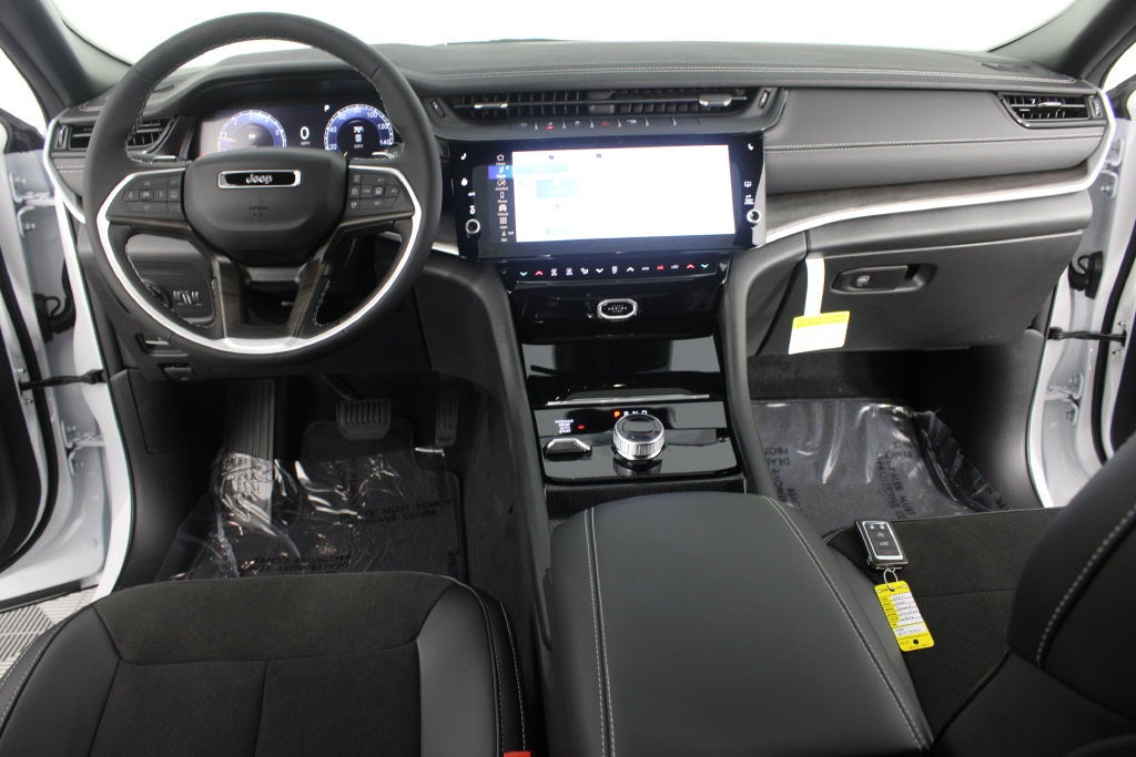 2027 Jeep Grand Cherokee Laredo Altitude