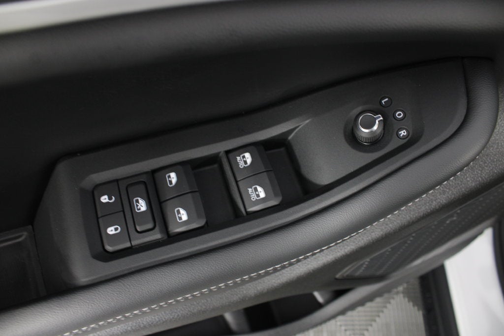 2027 Jeep Grand Cherokee Laredo Altitude