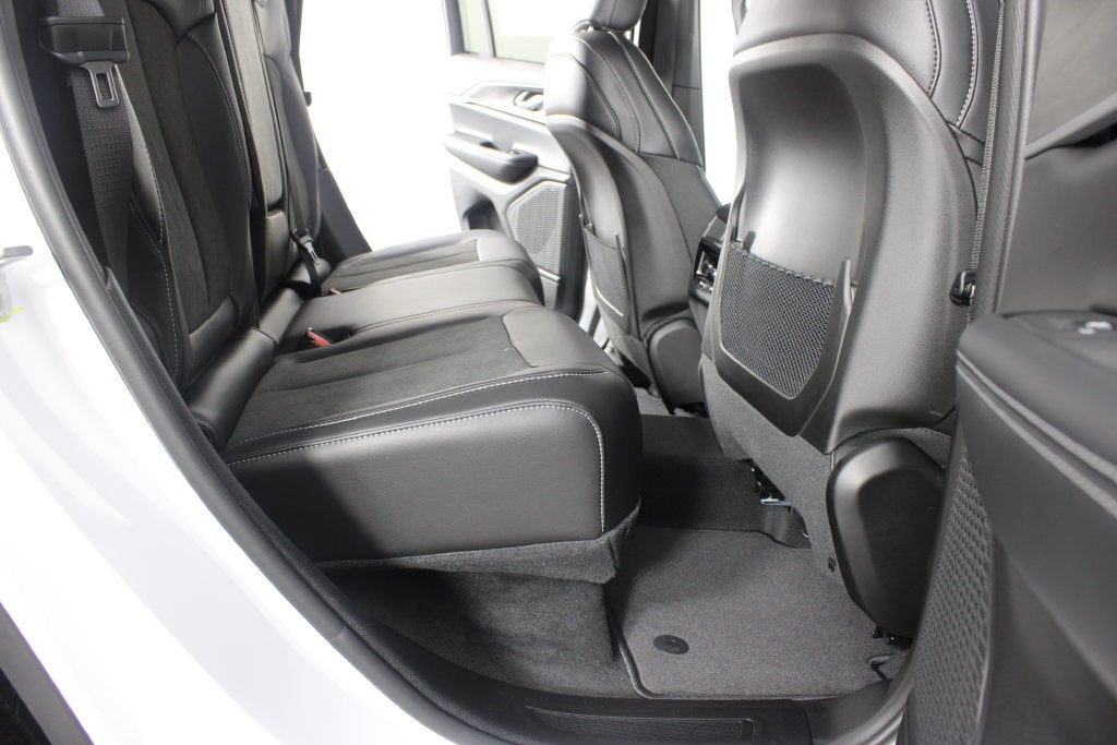 2027 Jeep Grand Cherokee Laredo Altitude