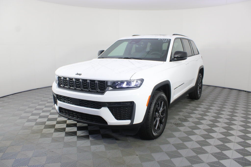 2027 Jeep Grand Cherokee Laredo Altitude