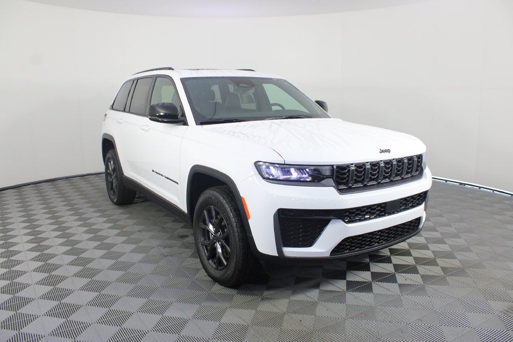 2027 Jeep Grand Cherokee Laredo Altitude