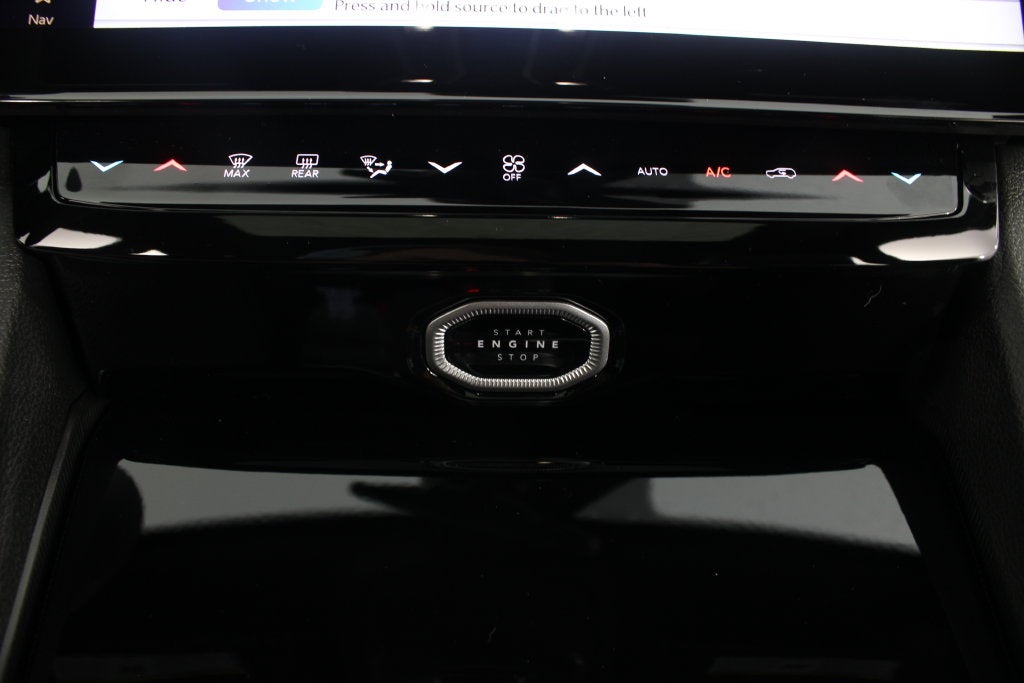 2027 Jeep Grand Cherokee Laredo Altitude