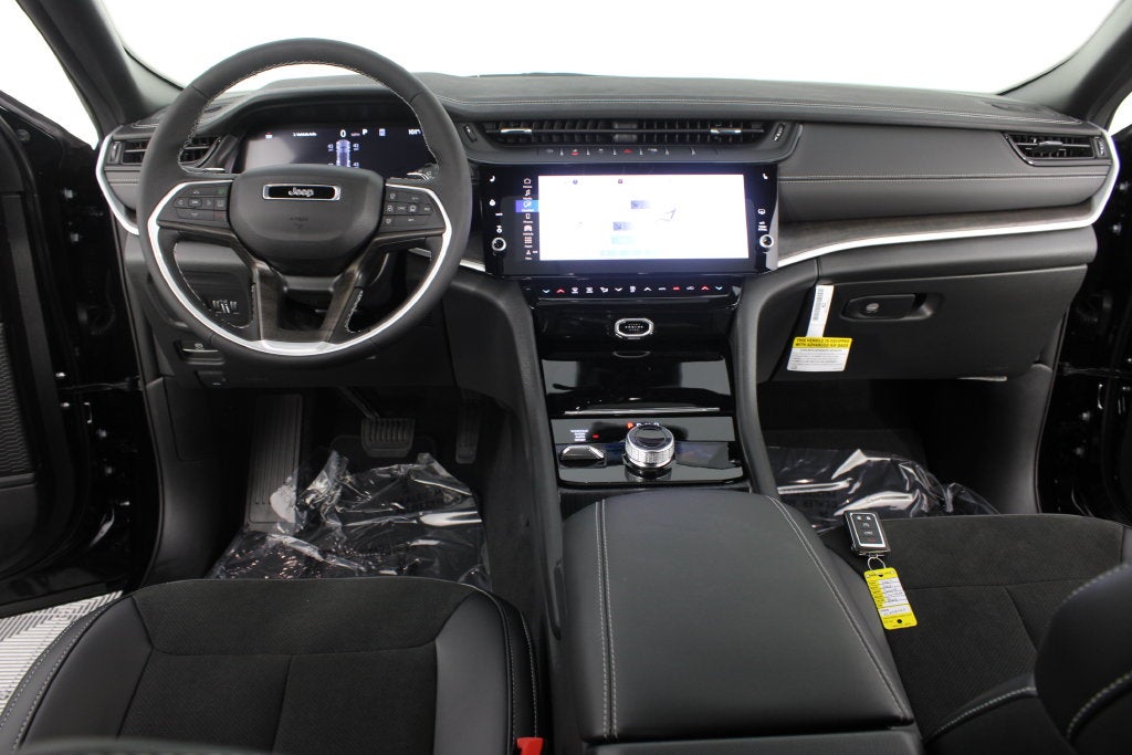 2027 Jeep Grand Cherokee Laredo Altitude