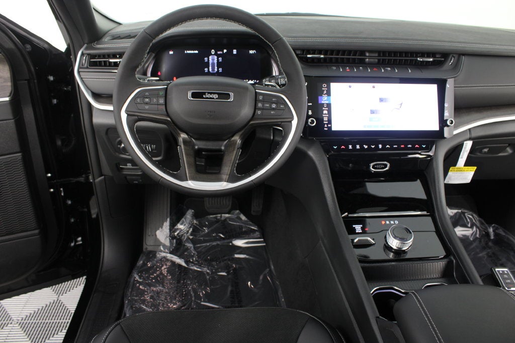 2027 Jeep Grand Cherokee Laredo Altitude