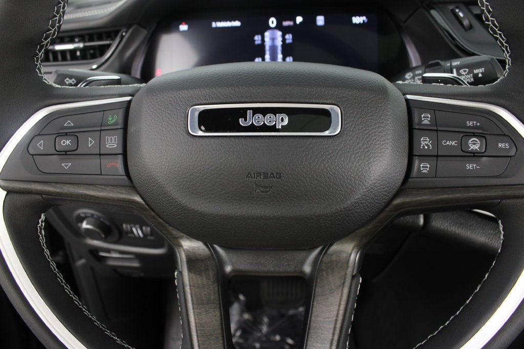 2027 Jeep Grand Cherokee Laredo Altitude
