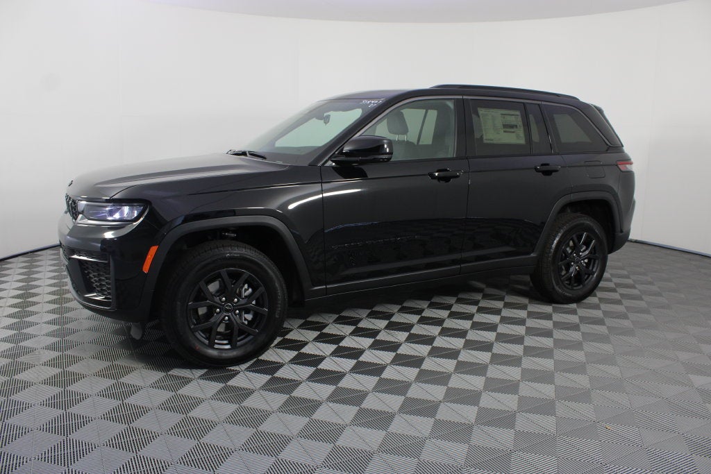 2027 Jeep Grand Cherokee Laredo Altitude