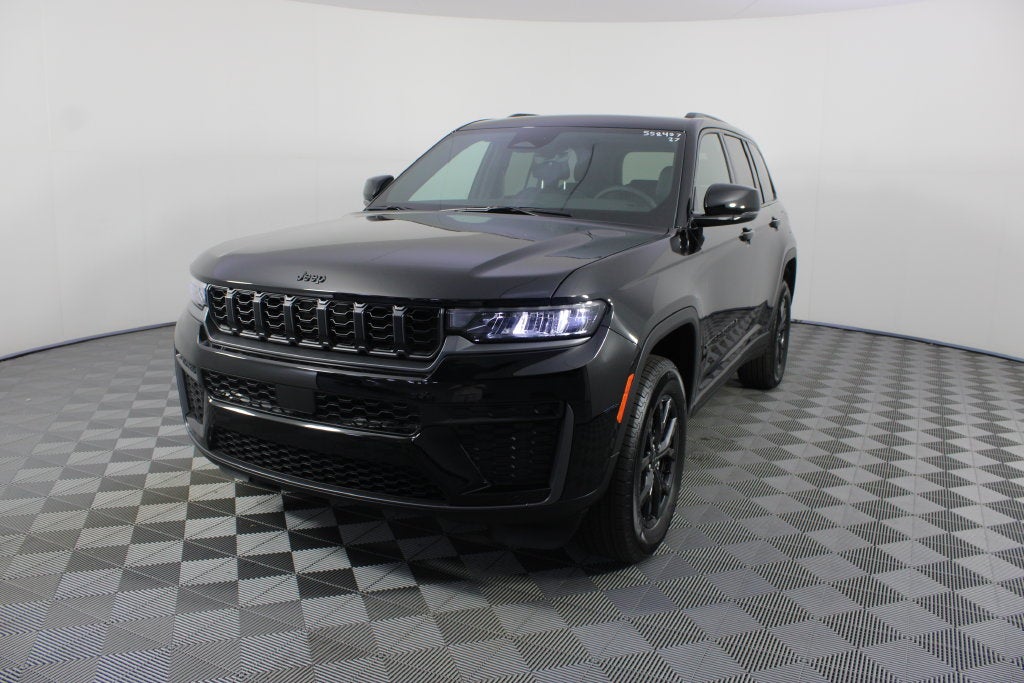 2027 Jeep Grand Cherokee Laredo Altitude