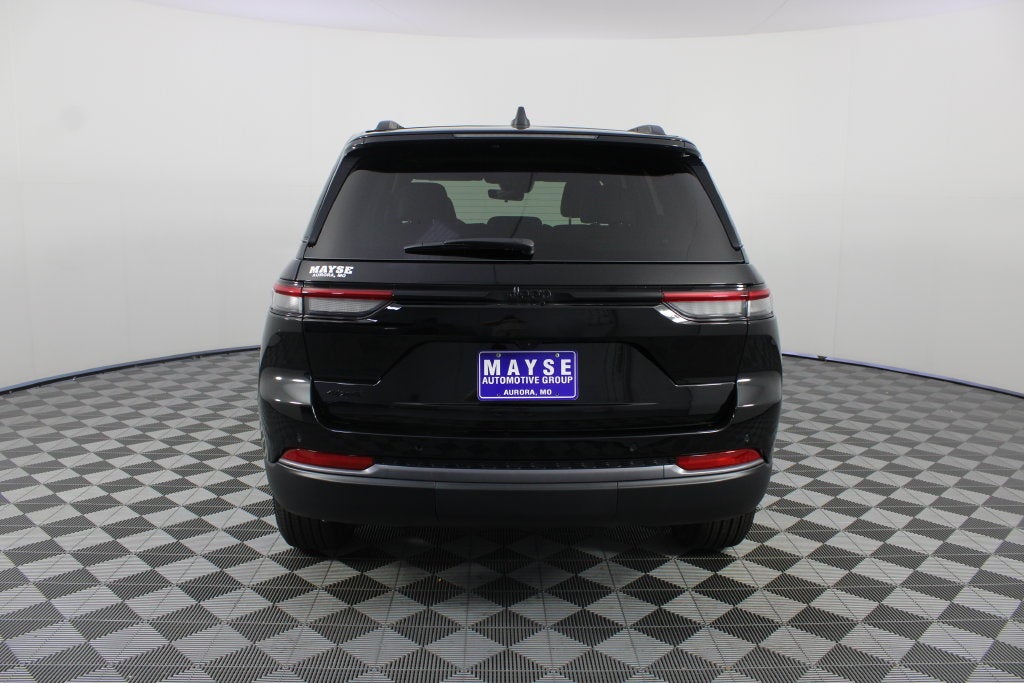 2027 Jeep Grand Cherokee Laredo Altitude
