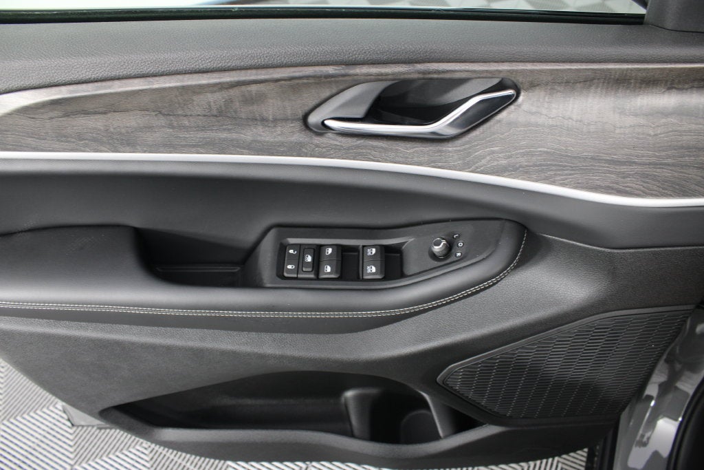 2027 Jeep Grand Cherokee Laredo Altitude
