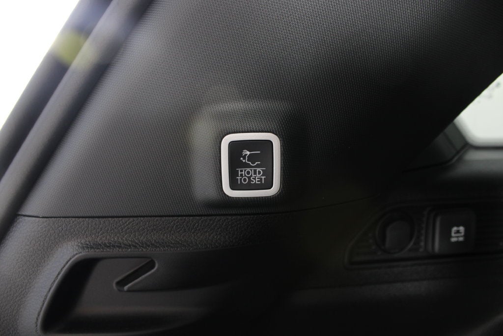 2027 Jeep Grand Cherokee Laredo Altitude