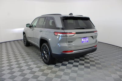 2027 Jeep Grand Cherokee Laredo Altitude