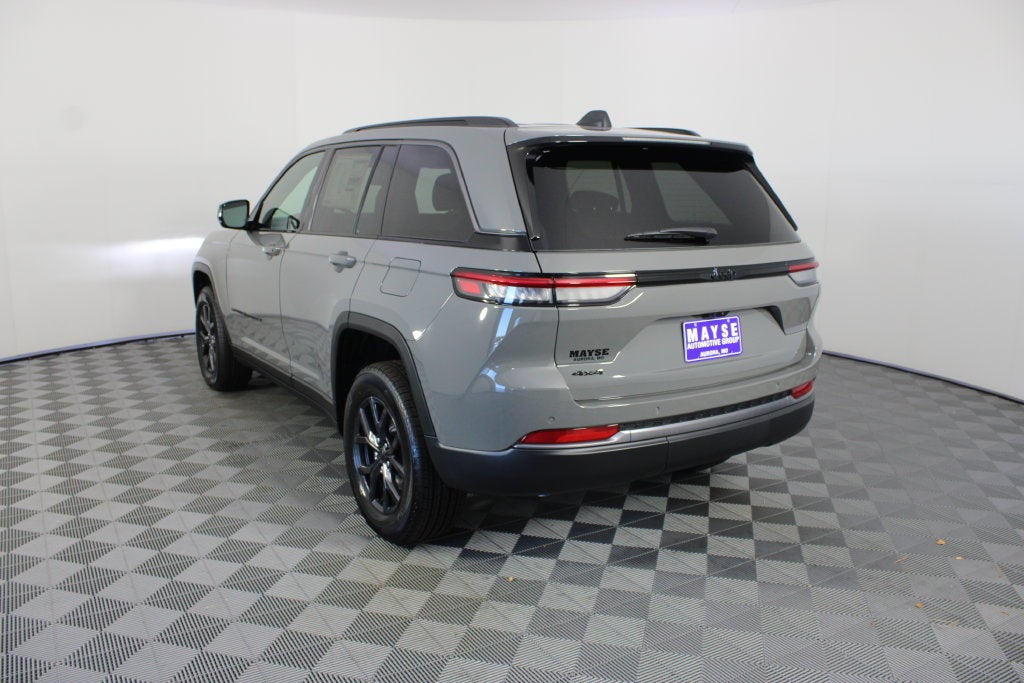 2027 Jeep Grand Cherokee Laredo Altitude