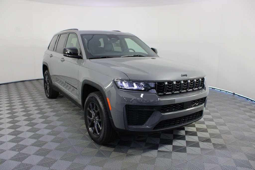 2027 Jeep Grand Cherokee Laredo Altitude