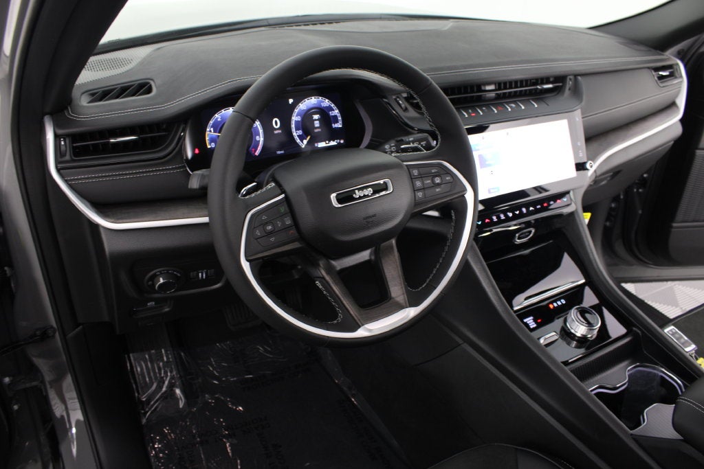 2027 Jeep Grand Cherokee Laredo Altitude
