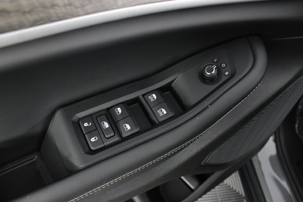 2027 Jeep Grand Cherokee Laredo Altitude