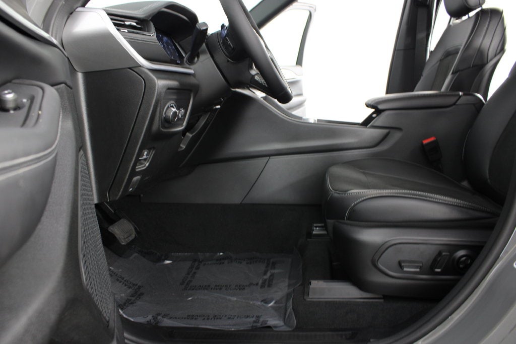 2027 Jeep Grand Cherokee Laredo Altitude