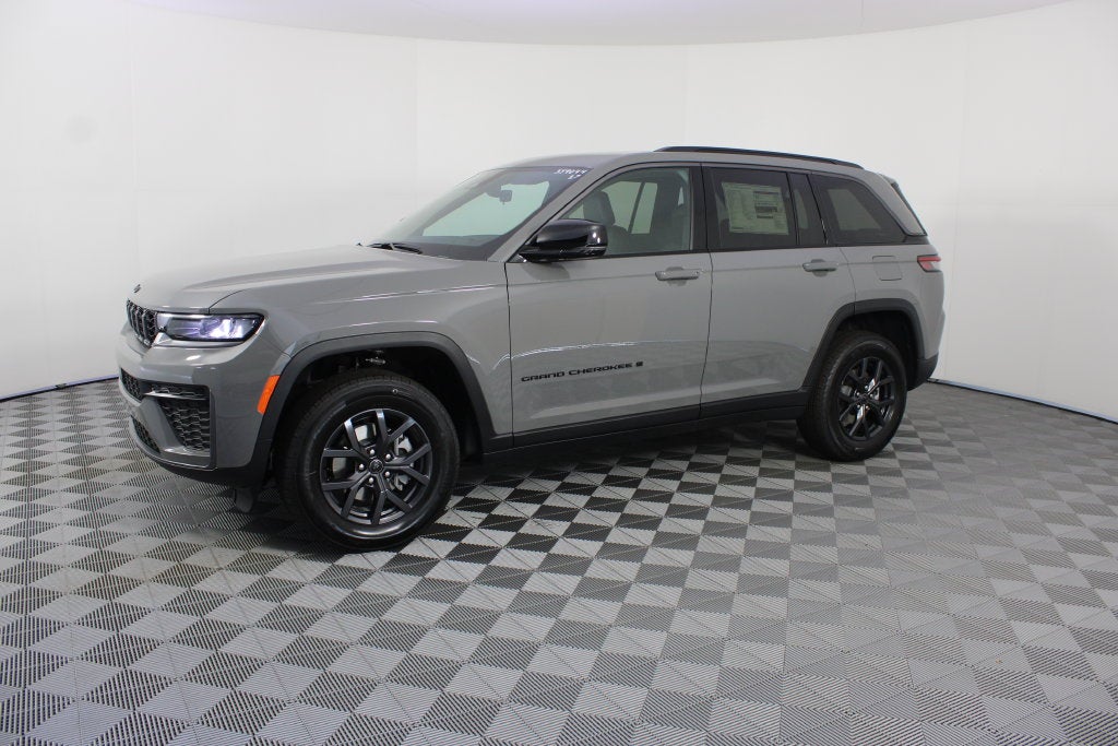 2027 Jeep Grand Cherokee Laredo Altitude