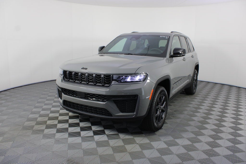 2027 Jeep Grand Cherokee Laredo Altitude