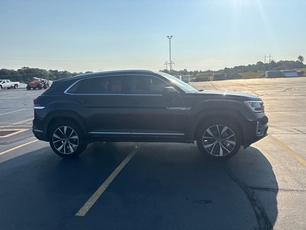 2025 Volkswagen Atlas Cross Sport 2.0T SEL Premium R-Line