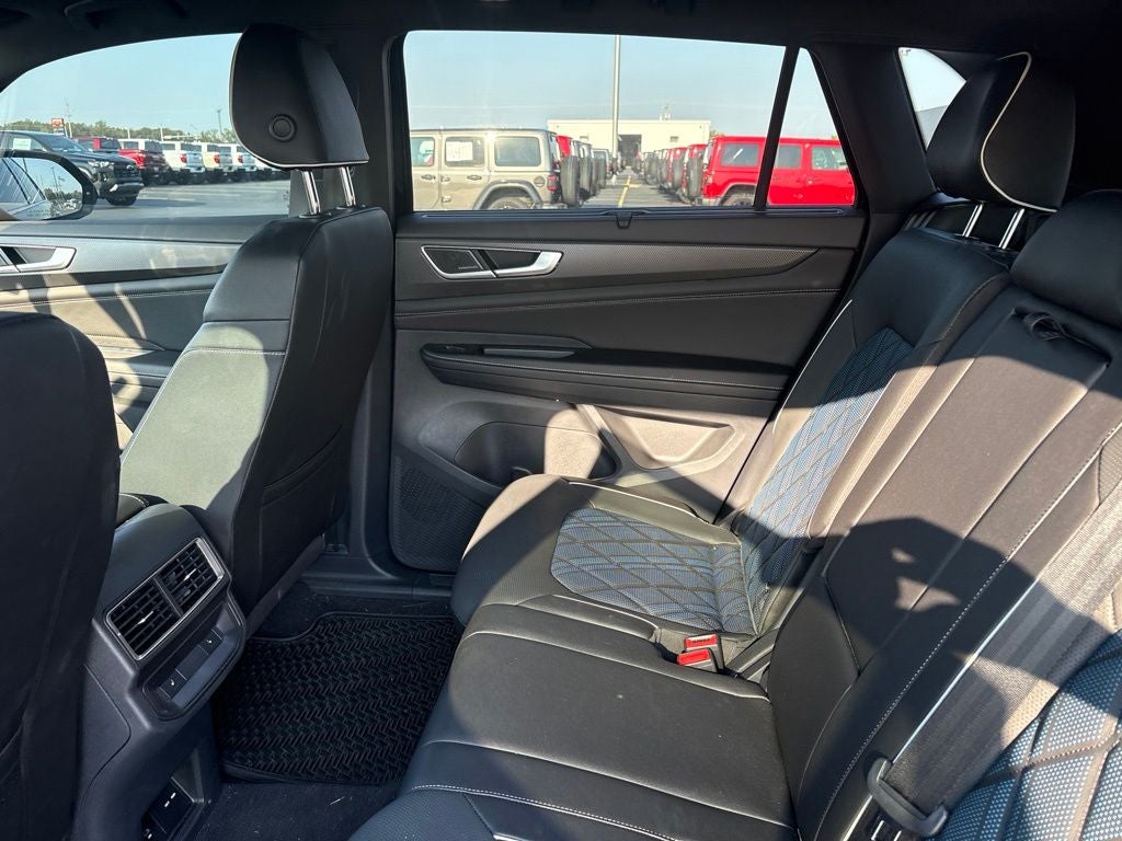 2025 Volkswagen Atlas Cross Sport 2.0T SEL Premium R-Line
