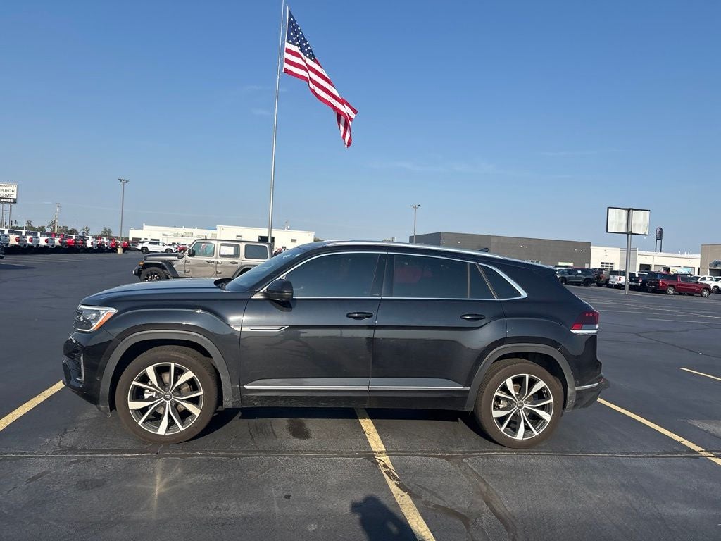 2025 Volkswagen Atlas Cross Sport 2.0T SEL Premium R-Line