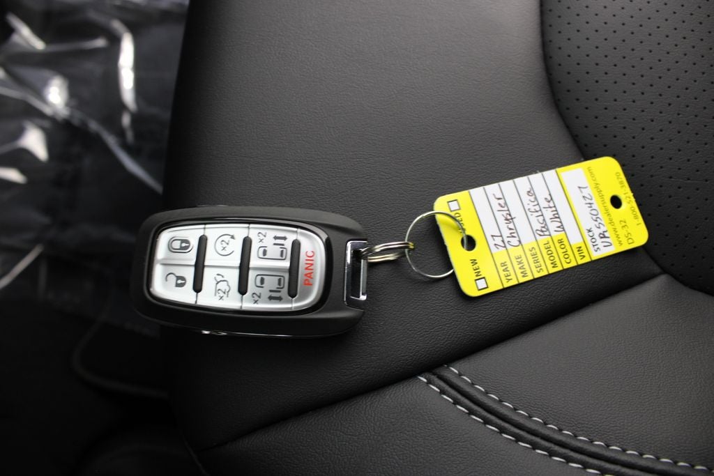 2027 Chrysler Pacifica Select