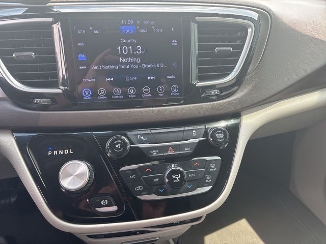 2017 Chrysler Pacifica Touring L Plus