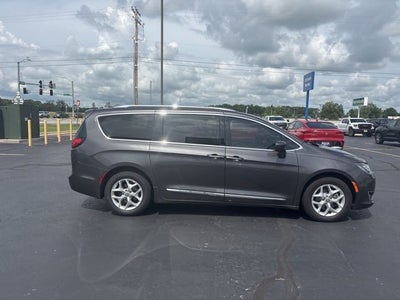 2017 Chrysler Pacifica Touring L Plus